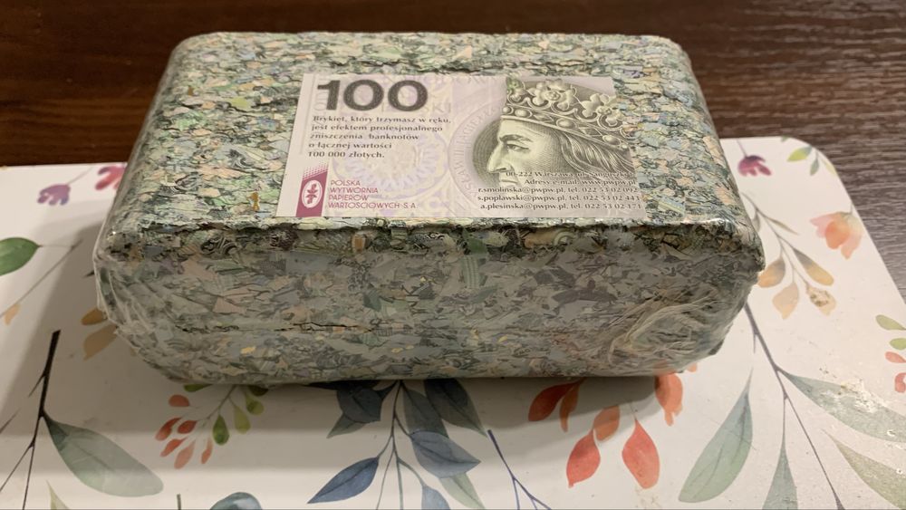 Sto tysięcy złotych - super prezent - milioner