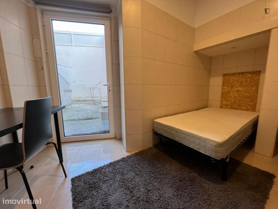 Quarto - localizado em Olaias Lisbon