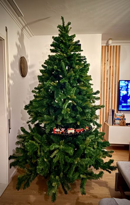 Vendo Árvore de Natal Leroy Merlin A5 + Comboio do Pai Natal