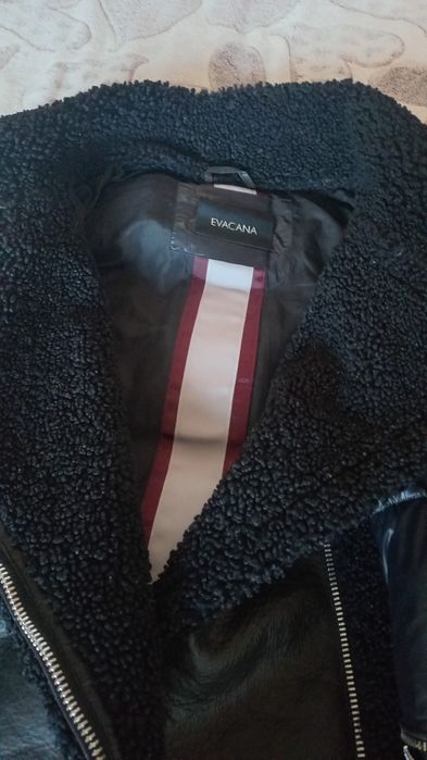 Продам куртку на девочку