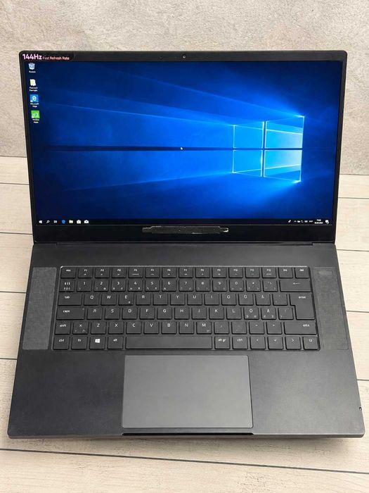 Razer Blade 15 i7-8750H GTX 1070 Max-Q 8GB 16GB DDR4 SSD 512GB 144Hz