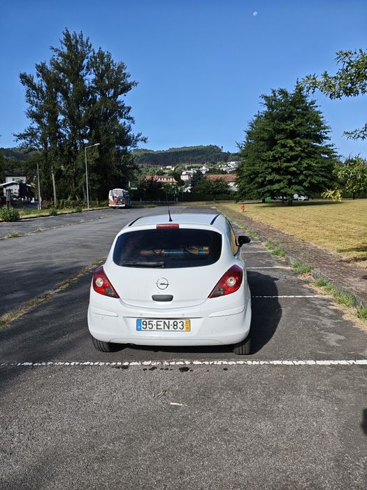 Opel Corsa D comercial