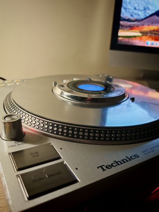 Technics SL‑DZ1200 – CD Player / Digital Turntable para DJ