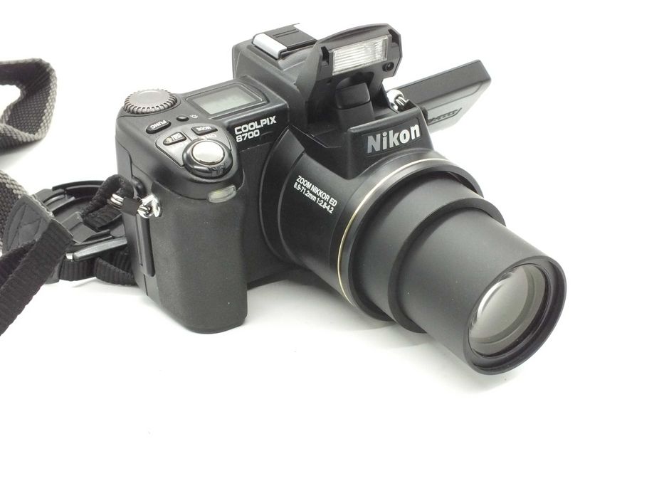 Aparat Nikon Coolpix 8700, bateria, ładowarka.