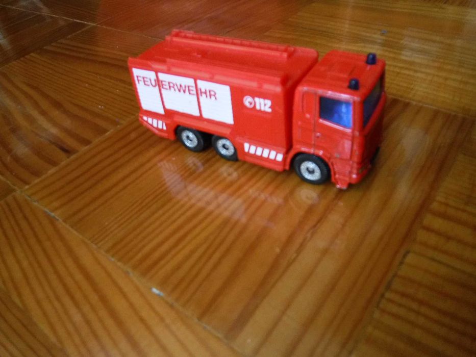 Miniaturas de automóveis e outros - cada 5 euros