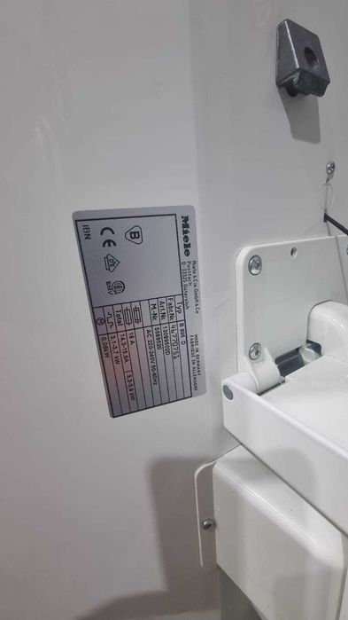 Magiel elektryczny Miele B 895 D | Funkcja pary | Szer.83cm
