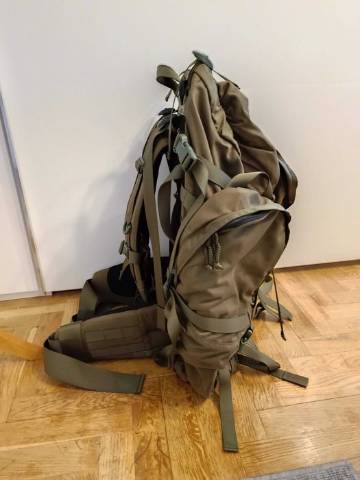 Plecak khaki górski z dwoma sakwami i pokrowcem