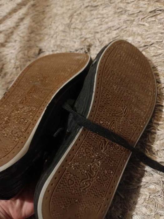 Czarne buty sportowe rozmiar 38