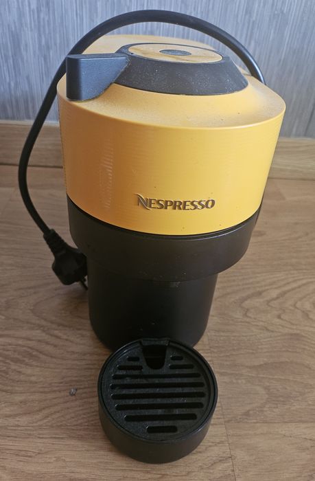 Máquina de café amarela