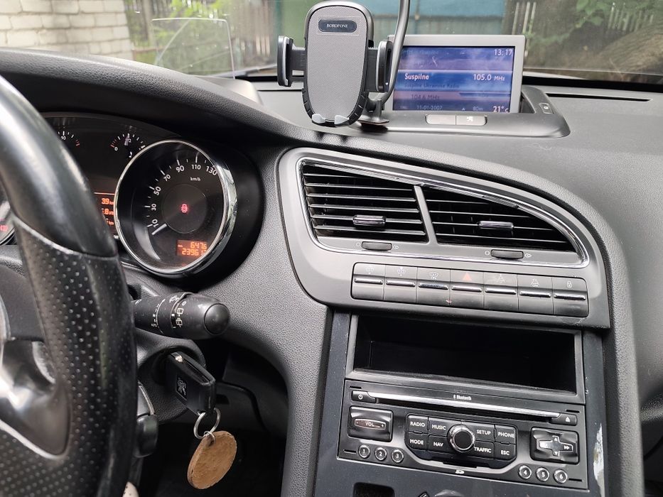 продам Peugeot 5008 7 місць 2010 року автомат