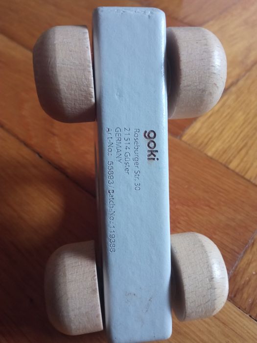 Goki drewniane auto samochód z dziurką do rączki