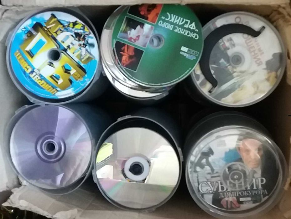 музыка сериалы кино dvd двд и другое 400 дисков подставки для cd