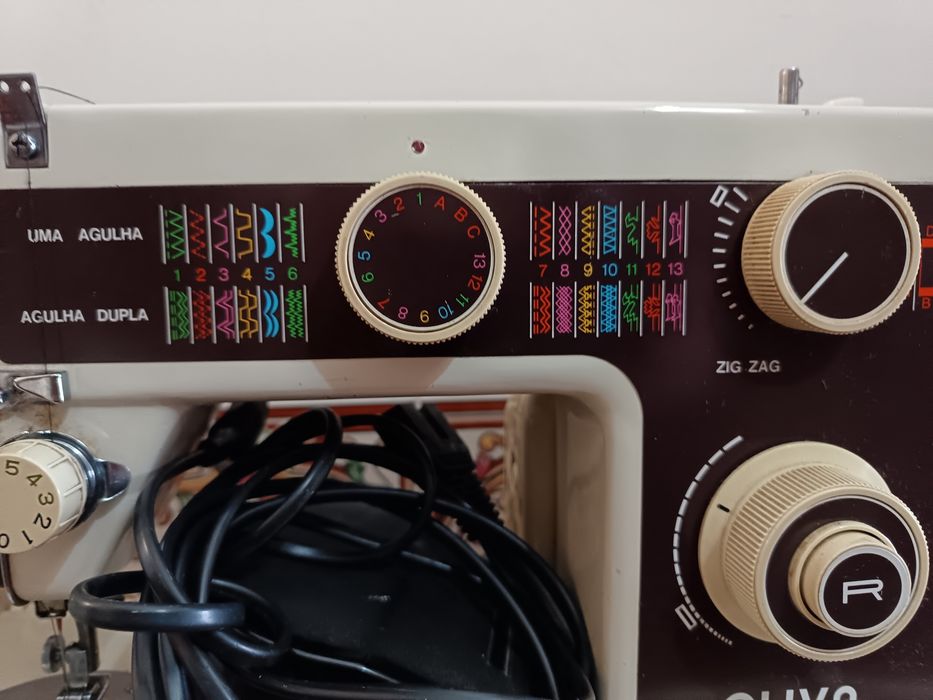 Máquina custura Oliva portátil.
