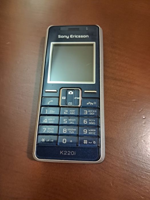Телефон Sony Ericsson K220i