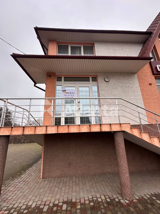 Оренда приміщення та/або будинку в центрі с-ща Лужани - 252 м2
