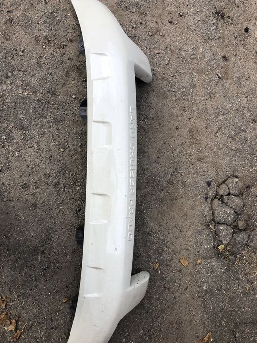 Продам накладку Бампера Toyota Prado