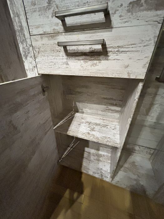 Zestaw mebli z oryginalnym wzorem