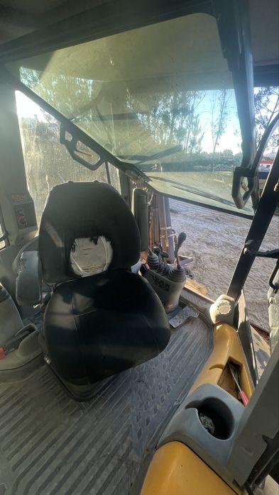 Retroescavadora volvo 2005