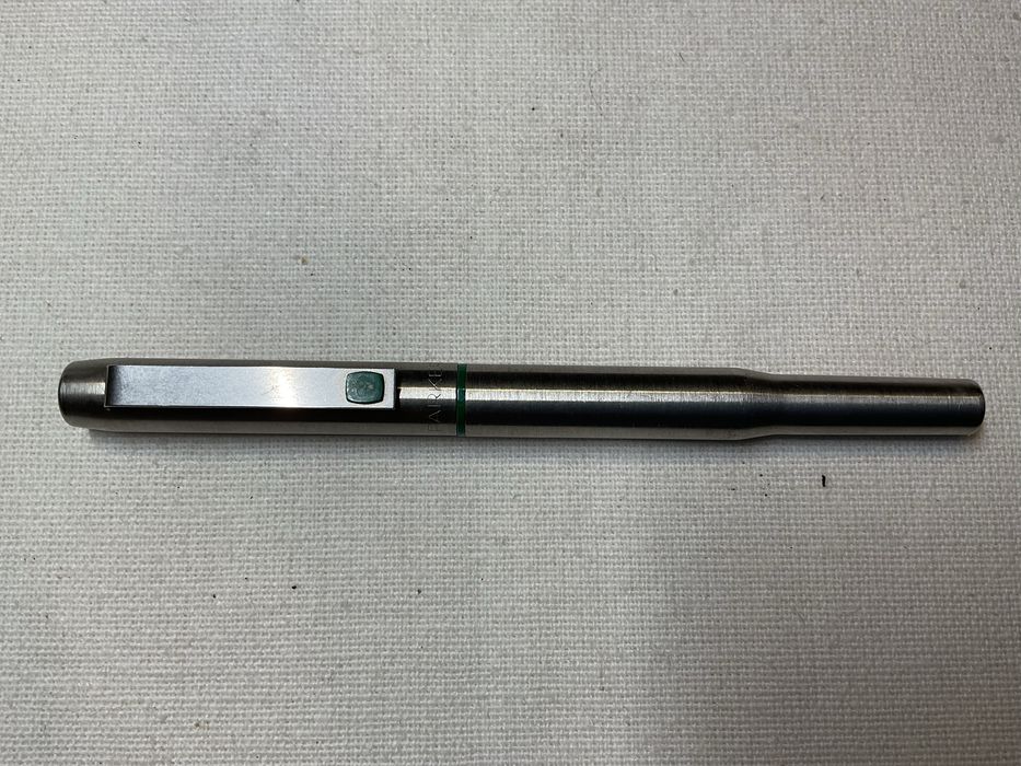 Caneta tinteiro Parker 25 em aço e cor verde