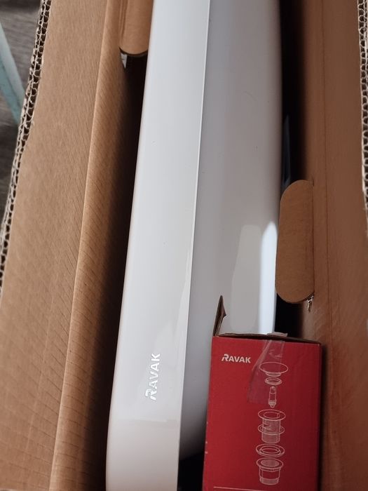 Мийка умивальник раковина Ravak 10° 650 білий з отвором