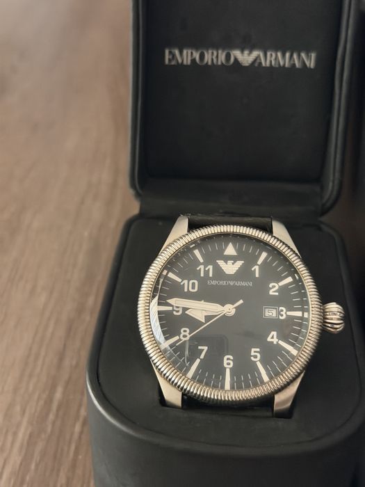 Relogio Emporio Armani muito bem estimado