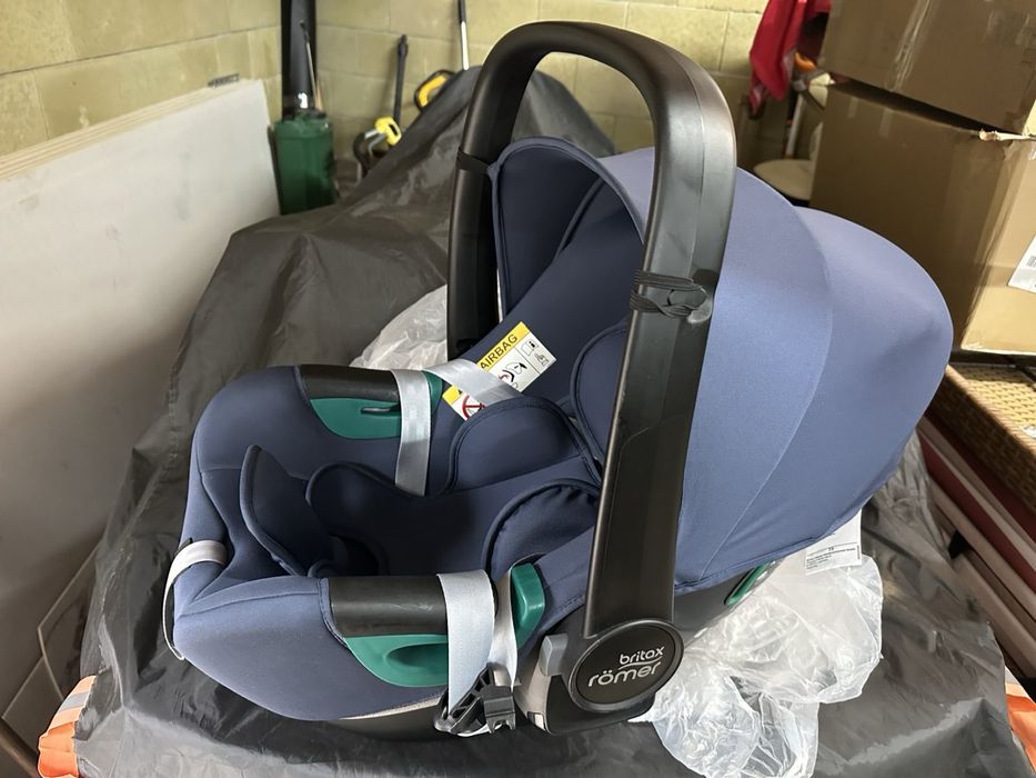Britax-Romer автокрісло BABY-SAFE3 I-SIZE  с базой