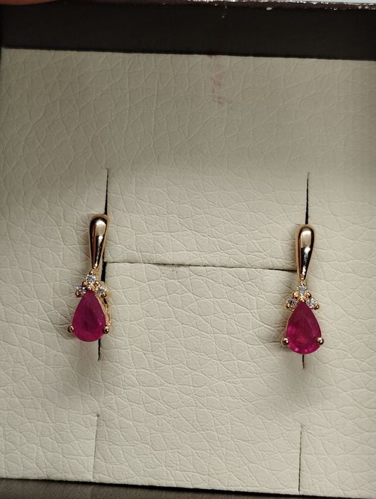 Золотые сережки с рубинами и  бриллиантами 2.35 грамма