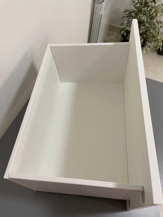 Gavetas gama BESTÄ com frente brilhante