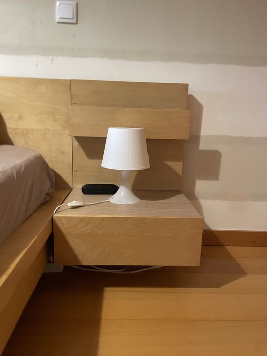 Duas mesinhas de cabeceira IKEA