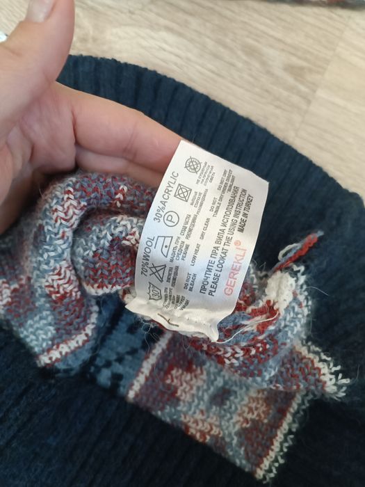 Теплий жіночій светр