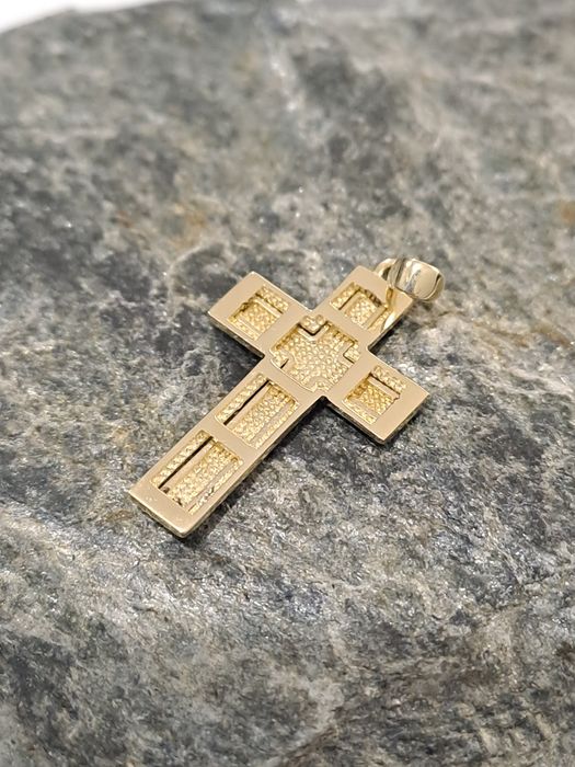 Śliczny złoty krzyżyk Pr.585 Nowy 2.8 x1.4 cm
