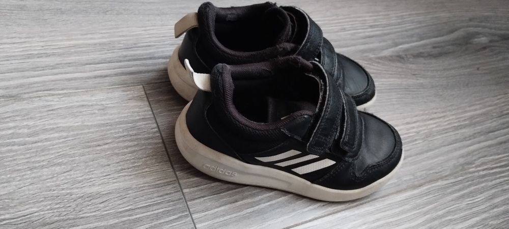 Buty chłopięce Adidas 28