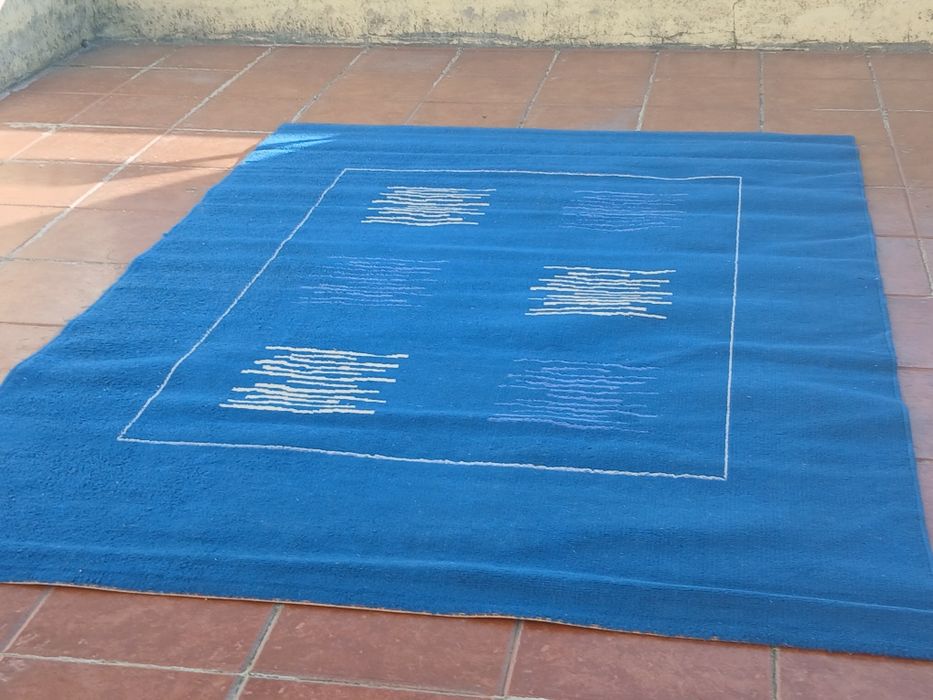 Vendo CARPETE GRANDE, MODERNA  de pêlo raso macia e confortável c/nova