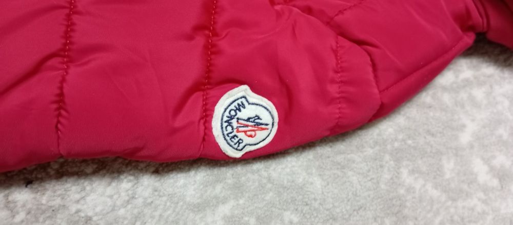 Зимова курточка moncler