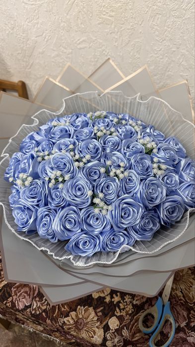 В НАЛИЧИИ Букет 51 роза из атласных лент