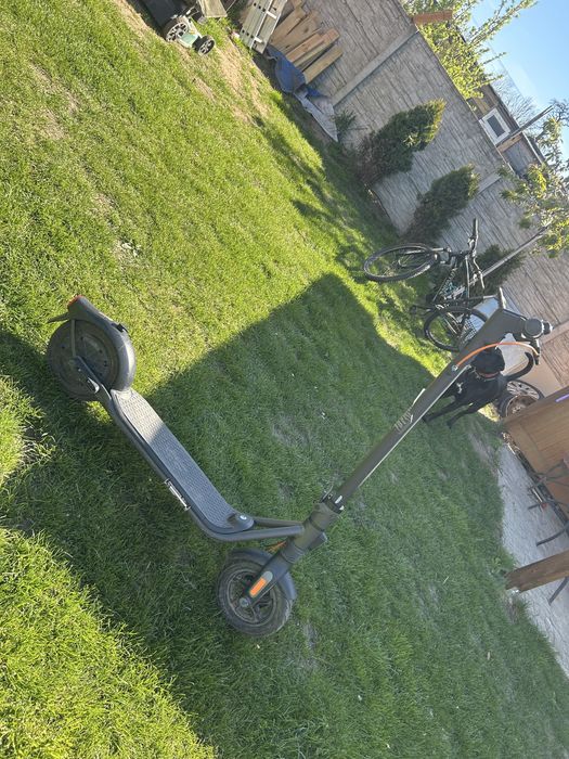 hulajnoga elektryczna nine bot