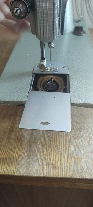 Продам швейну машину