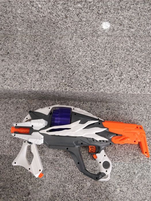 Pistola Nerf Incisor  nova a imitar pistola da guerra das estrelas.
