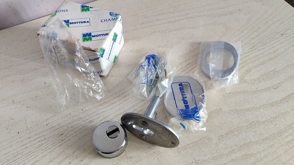 Продам броненакладка MOTTURA хром