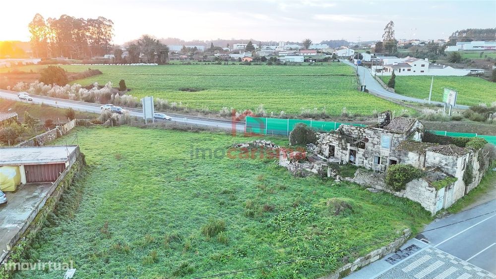 Ruína para Restauro Total e Terreno para Construção em Castelo da Maia