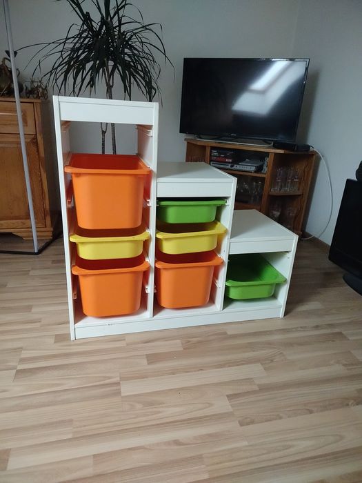 Sprzedam regał na zabawki