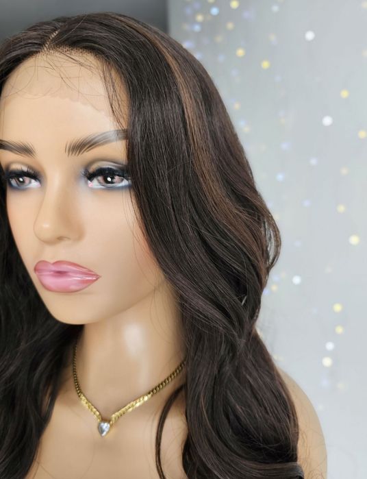 Fale loki peruka Luna lace front z refleksami naturalny efekt