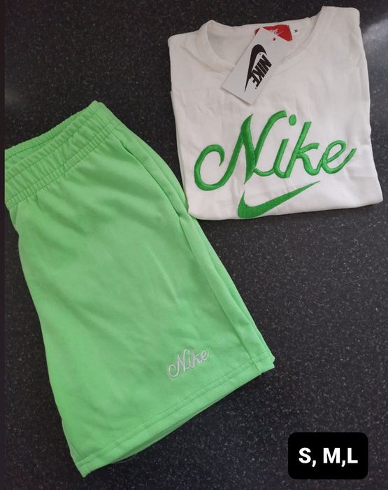 Vários conjuntos senhora (tamanhos nas fotos)