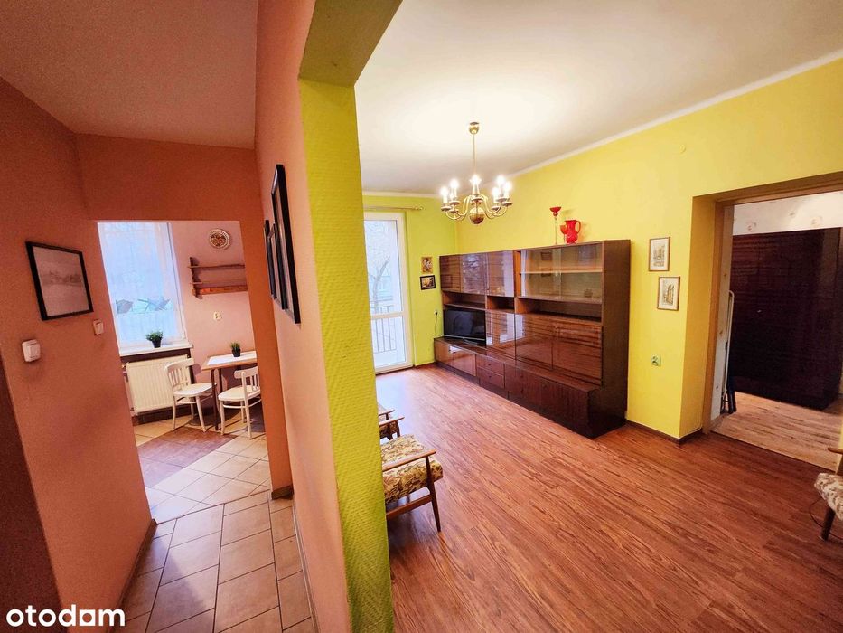 centrum,2 pokoje,1 piętro,balkon,