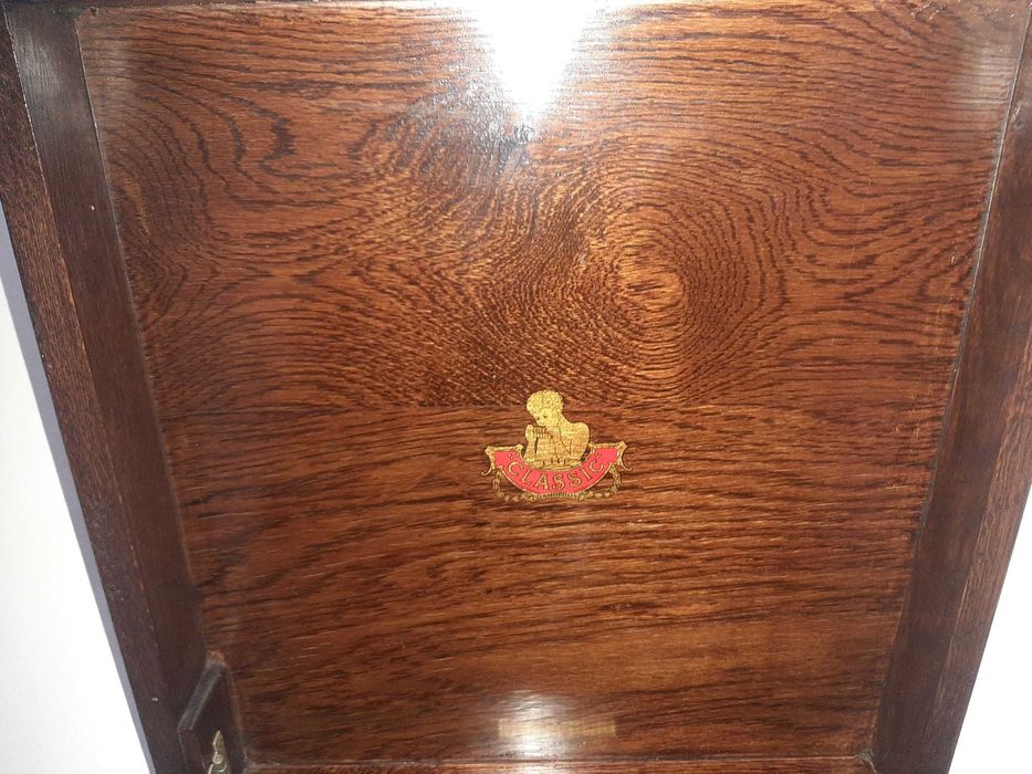 Sprzedam oryginalny gramofon na korbkę.