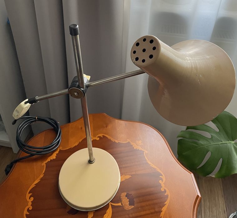 Lampka biurkowa PRL – metalowa, regulowana – styl vintage