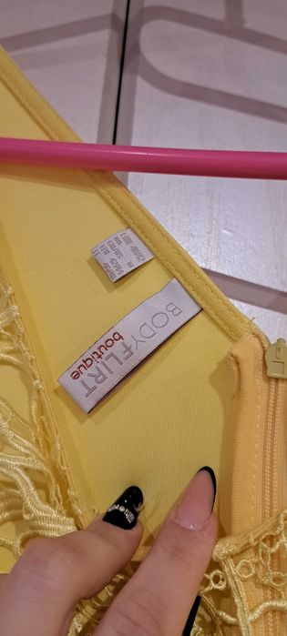 Żółta nowa sukienka