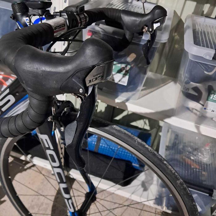 Bicicleta de estrada em carbono