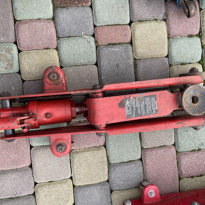 Продаю домкрати