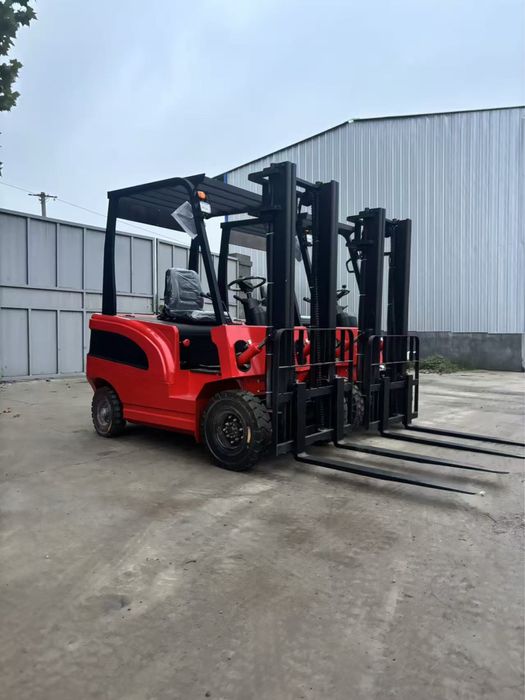 Електричний вилковий навантажувач